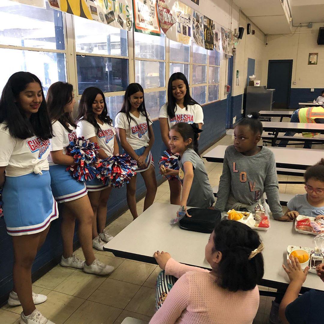 Arroyo students had a great time with @GaneshaPUSD cheer team. Future Giants in the making! #proud2bepusd #ALLmeansALL @ganesha.cheerleaders 